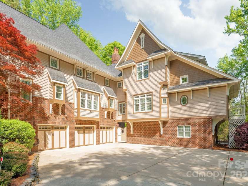 3201 Oak Brook Drive, Waxhaw, NC 28173.  MLS# CAR4247605, YatesRealty ID 25490. Wow, what a spectacular view!