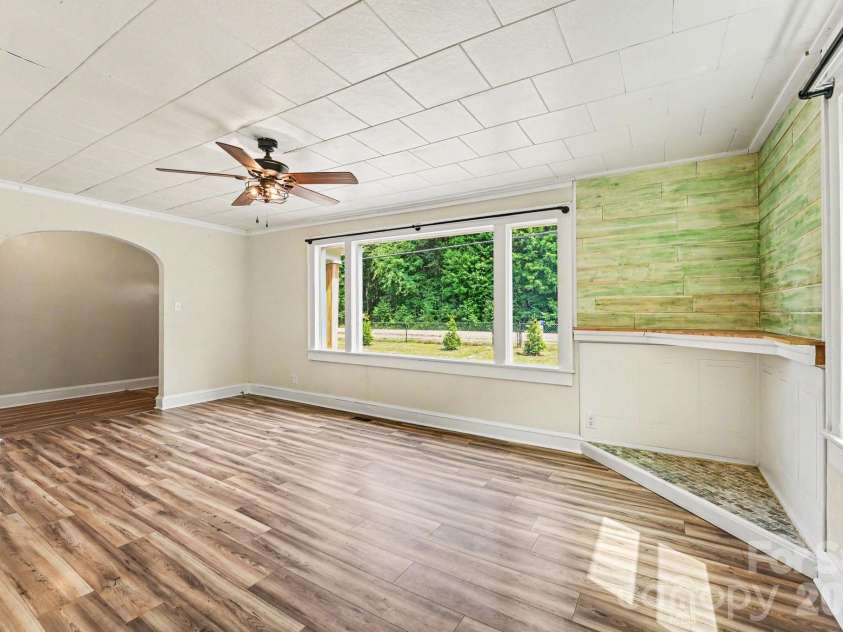 3230 12th Avenue, Hickory, NC 28602.  MLS# CAR4386461, YatesRealty ID 25491. 
