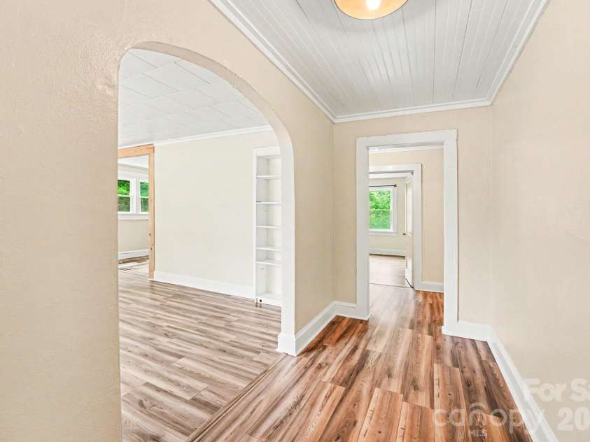 3230 12th Avenue, Hickory, NC 28602.  MLS# CAR4386461, YatesRealty ID 25491. 