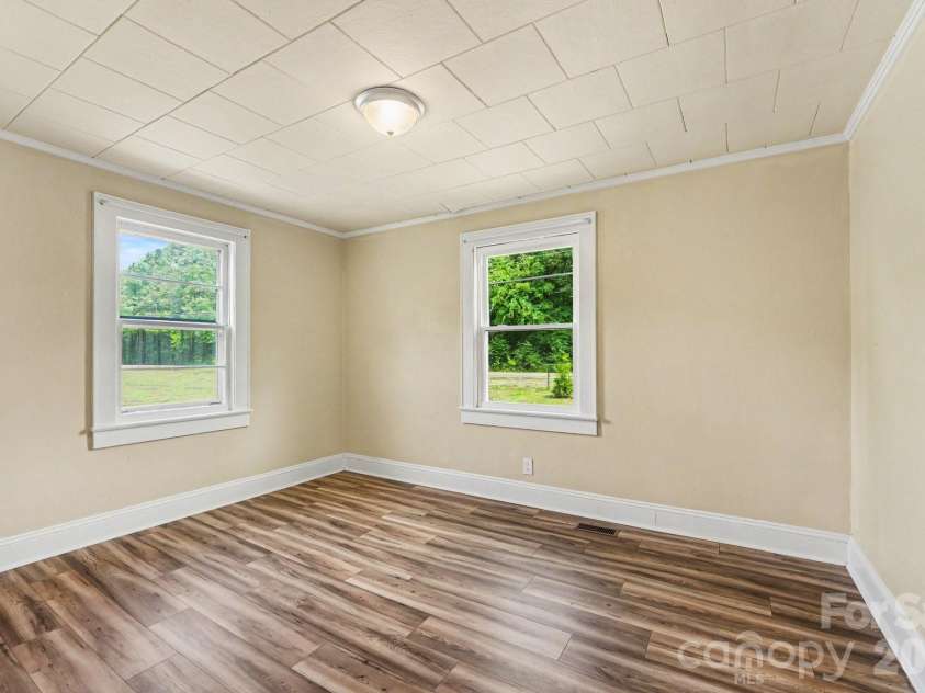 3230 12th Avenue, Hickory, NC 28602.  MLS# CAR4386461, YatesRealty ID 25491. 