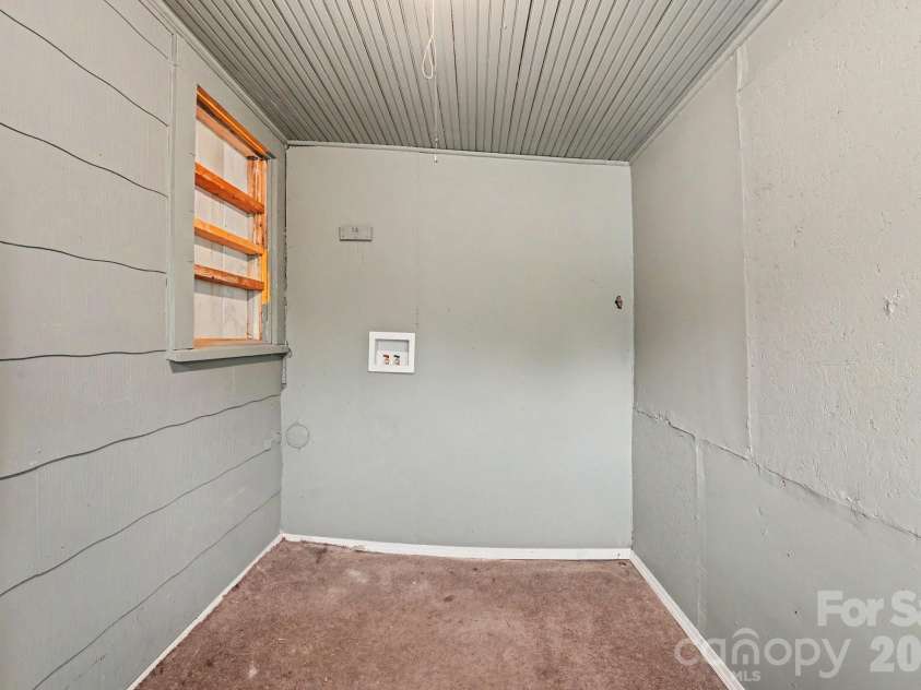 3230 12th Avenue, Hickory, NC 28602.  MLS# CAR4386461, YatesRealty ID 25491. 