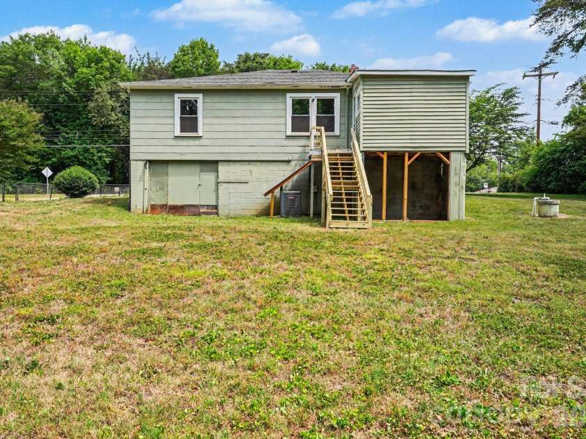 3230 12th Avenue, Hickory, NC 28602.  MLS# CAR4386461, YatesRealty ID 25491. 