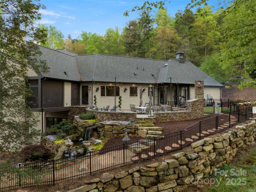 41 Bear Flower Trail, Arden, NC 28704.  MLS# CAR4251322, YatesRealty ID 25491. 