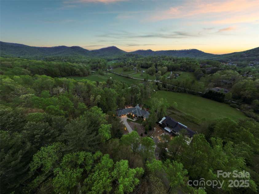 41 Bear Flower Trail, Arden, NC 28704.  MLS# CAR4251322, YatesRealty ID 25491. 