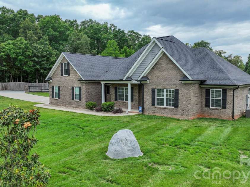 3426 Rilla Hamilton Road, Monroe, NC 28110.  MLS# CAR4385023, YatesRealty ID 25494. 
