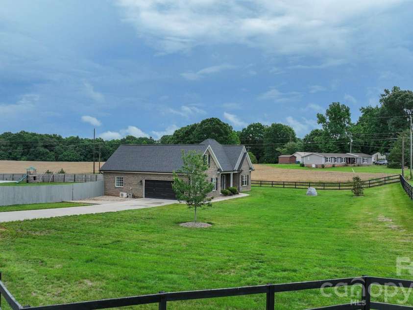 3426 Rilla Hamilton Road, Monroe, NC 28110.  MLS# CAR4385023, YatesRealty ID 25494. 