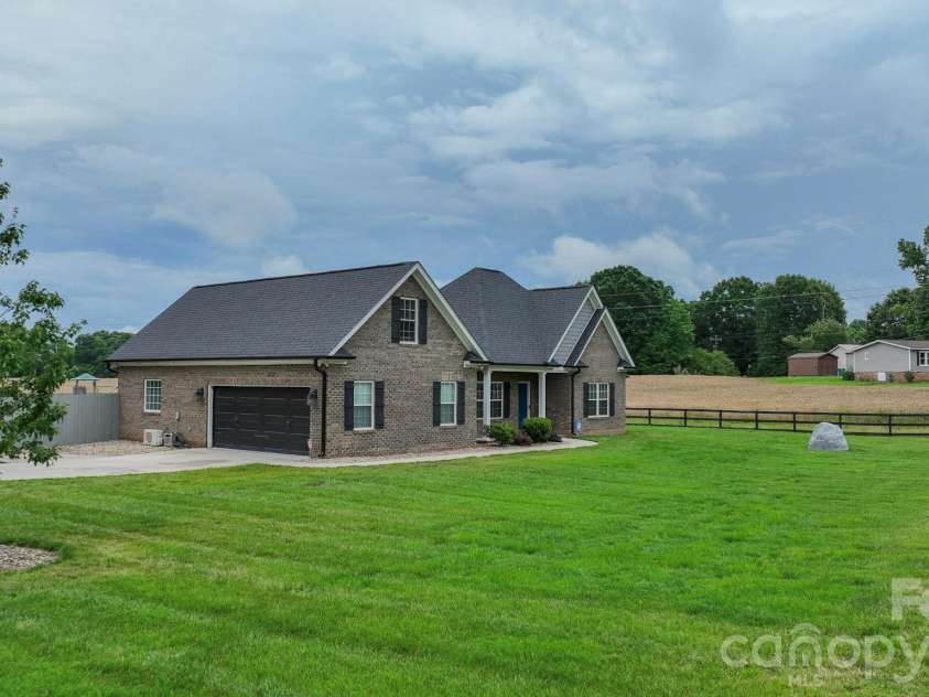 3426 Rilla Hamilton Road, Monroe, NC 28110.  MLS# CAR4385023, YatesRealty ID 25494. 