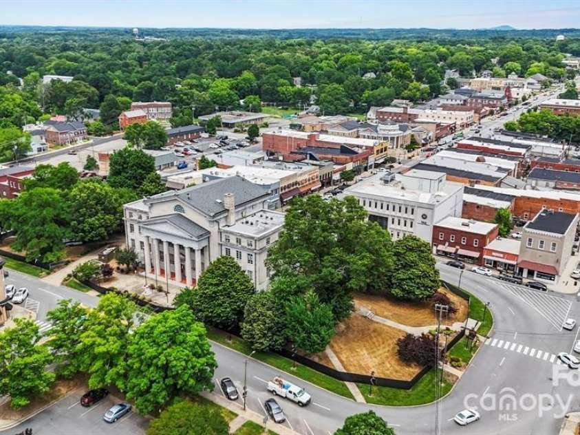 821 Hallman Branch Lane, Lincolnton, NC 28092.  MLS# CAR4220697, YatesRealty ID 25494. Lincolnton, NC