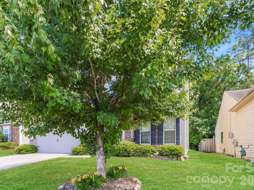 2104 Verde Creek Road, Charlotte, NC 28214.  MLS# CAR4386224, YatesRealty ID 25496. 