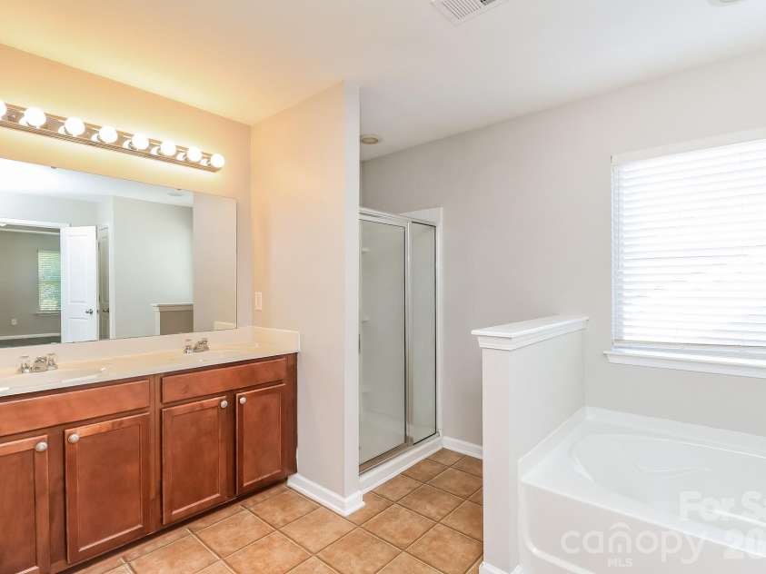 2104 Verde Creek Road, Charlotte, NC 28214.  MLS# CAR4386224, YatesRealty ID 25496. 
