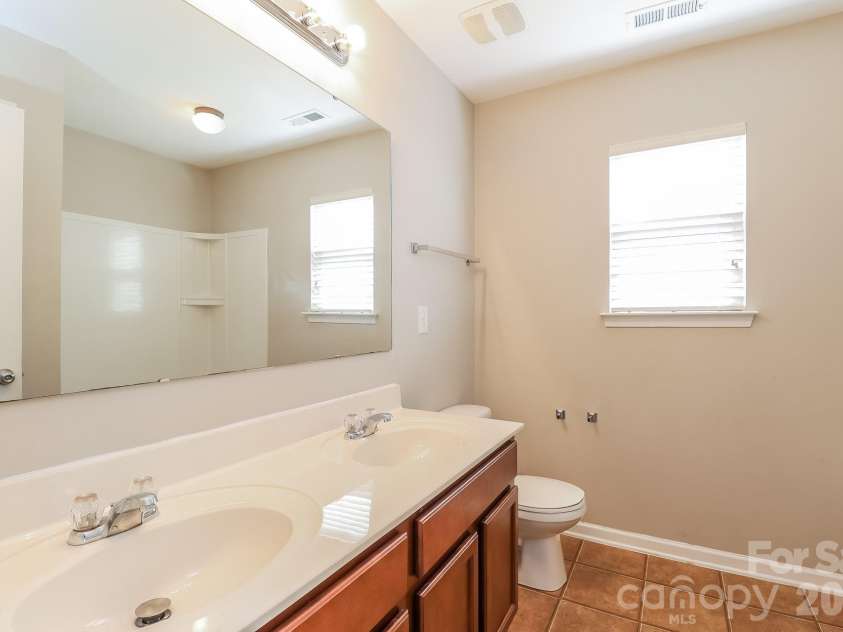 2104 Verde Creek Road, Charlotte, NC 28214.  MLS# CAR4386224, YatesRealty ID 25496. 
