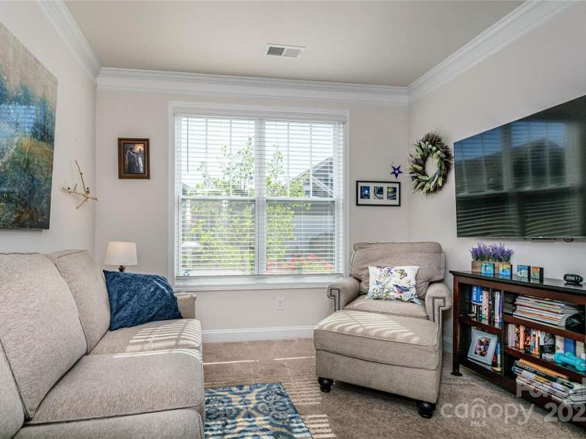 70 Cameo Drive, Flat Rock, NC 28731.  MLS# CAR4254378, YatesRealty ID 25496. 