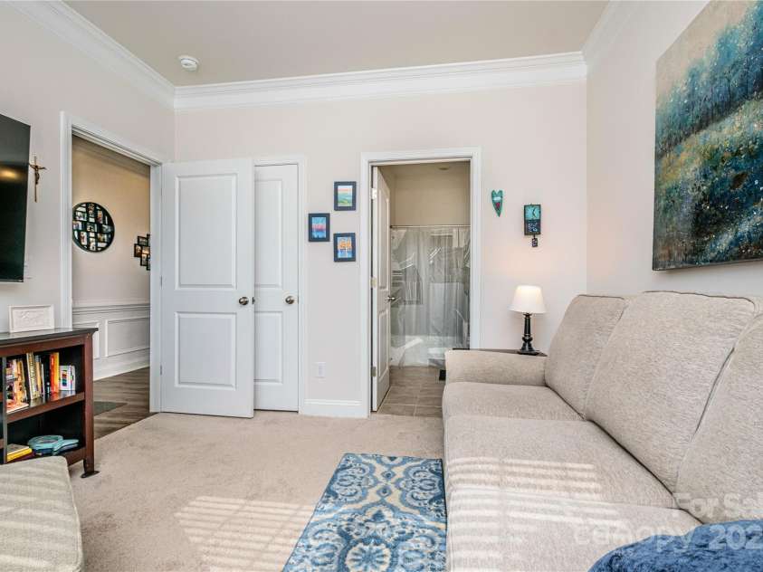 70 Cameo Drive, Flat Rock, NC 28731.  MLS# CAR4254378, YatesRealty ID 25496. 