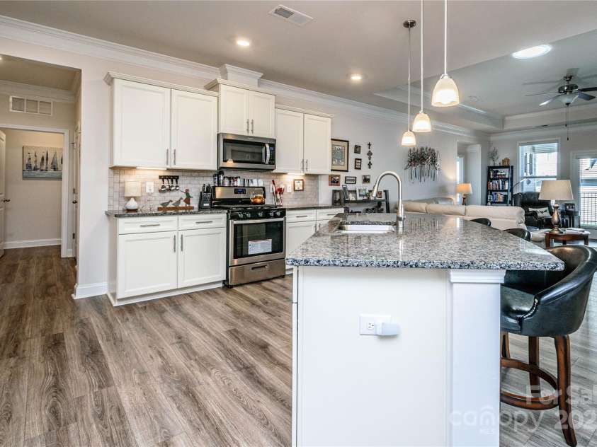 70 Cameo Drive, Flat Rock, NC 28731.  MLS# CAR4254378, YatesRealty ID 25496. 