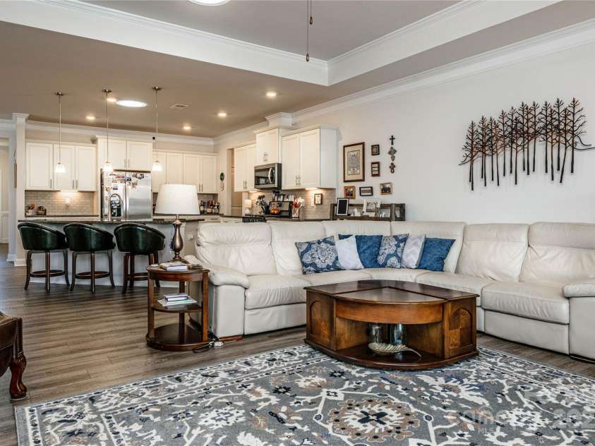 70 Cameo Drive, Flat Rock, NC 28731.  MLS# CAR4254378, YatesRealty ID 25496. 
