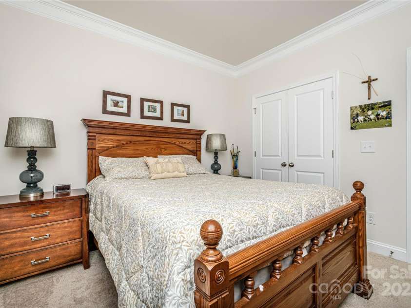 70 Cameo Drive, Flat Rock, NC 28731.  MLS# CAR4254378, YatesRealty ID 25496. 