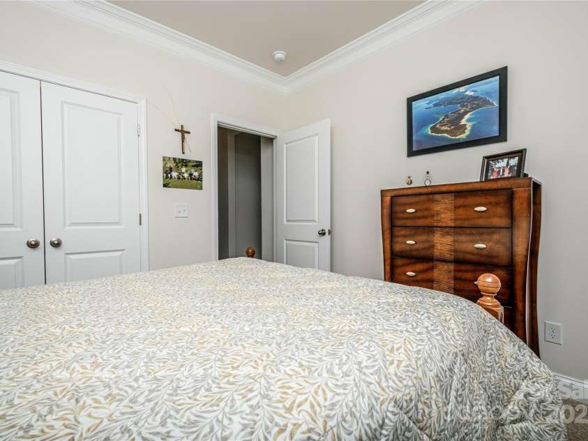 70 Cameo Drive, Flat Rock, NC 28731.  MLS# CAR4254378, YatesRealty ID 25496. 