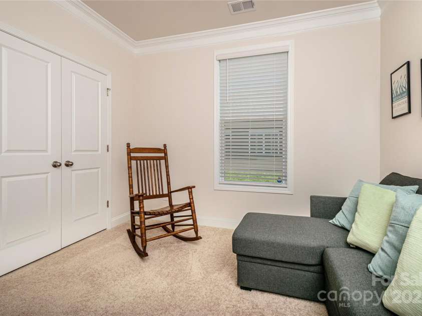 70 Cameo Drive, Flat Rock, NC 28731.  MLS# CAR4254378, YatesRealty ID 25496. 