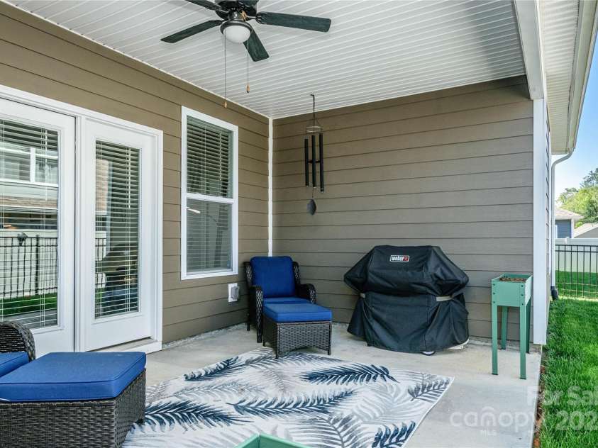 70 Cameo Drive, Flat Rock, NC 28731.  MLS# CAR4254378, YatesRealty ID 25496. 