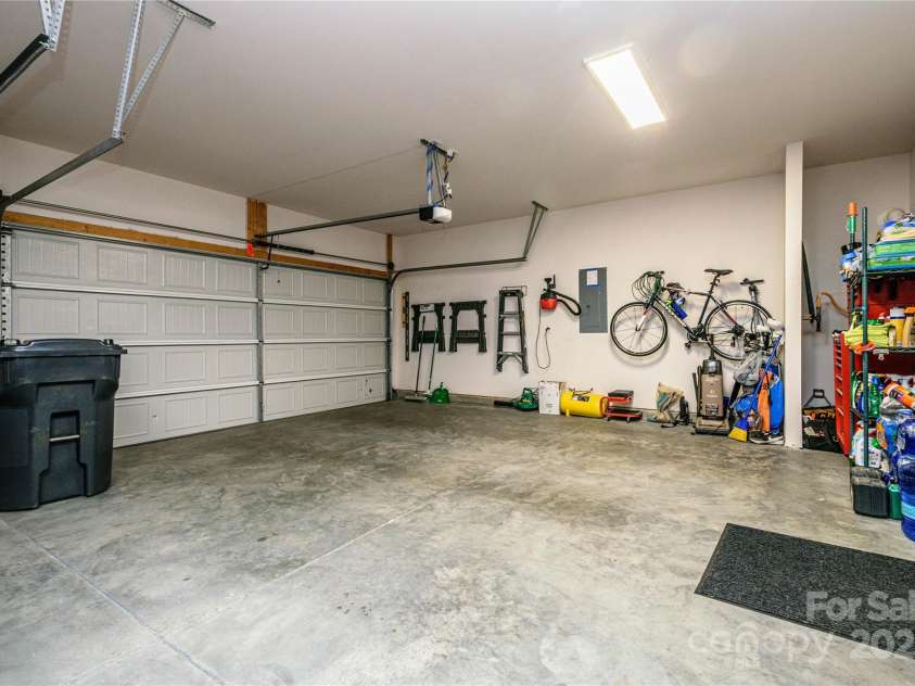 70 Cameo Drive, Flat Rock, NC 28731.  MLS# CAR4254378, YatesRealty ID 25496. 