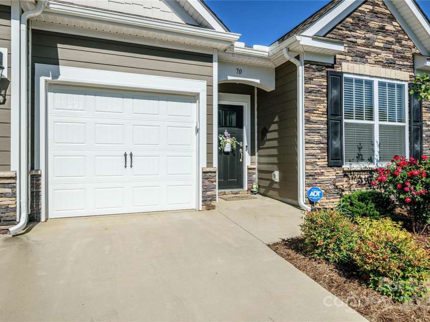 70 Cameo Drive, Flat Rock, NC 28731.  MLS# CAR4254378, YatesRealty ID 25496. 