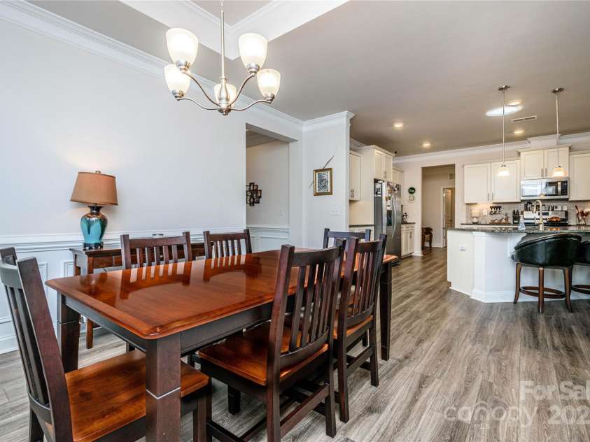 70 Cameo Drive, Flat Rock, NC 28731.  MLS# CAR4254378, YatesRealty ID 25496. Large Dining Area