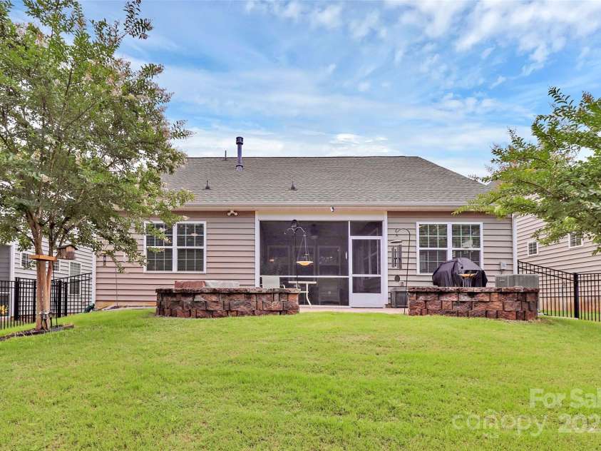 12014 Belmont Mansion Drive, Charlotte, NC 28273.  MLS# CAR4264368, YatesRealty ID 25498. 