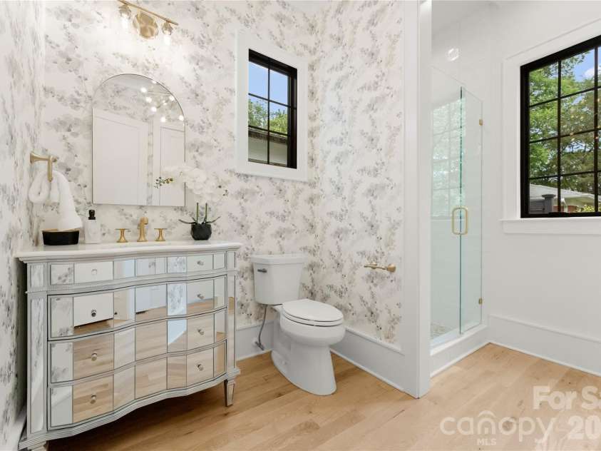 4142 Pineview Road, Charlotte, NC 28211.  MLS# CAR4384972, YatesRealty ID 25498. Full bath on the main floor