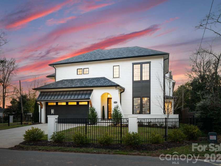 4142 Pineview Road, Charlotte, NC 28211.  MLS# CAR4384972, YatesRealty ID 25498. Great location