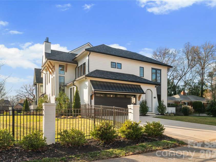 4142 Pineview Road, Charlotte, NC 28211.  MLS# CAR4384972, YatesRealty ID 25498. Impressive exterior