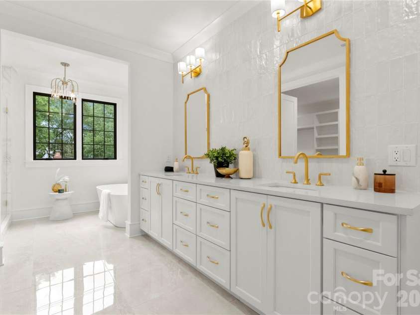 4142 Pineview Road, Charlotte, NC 28211.  MLS# CAR4384972, YatesRealty ID 25498. Master bath with dual vanity