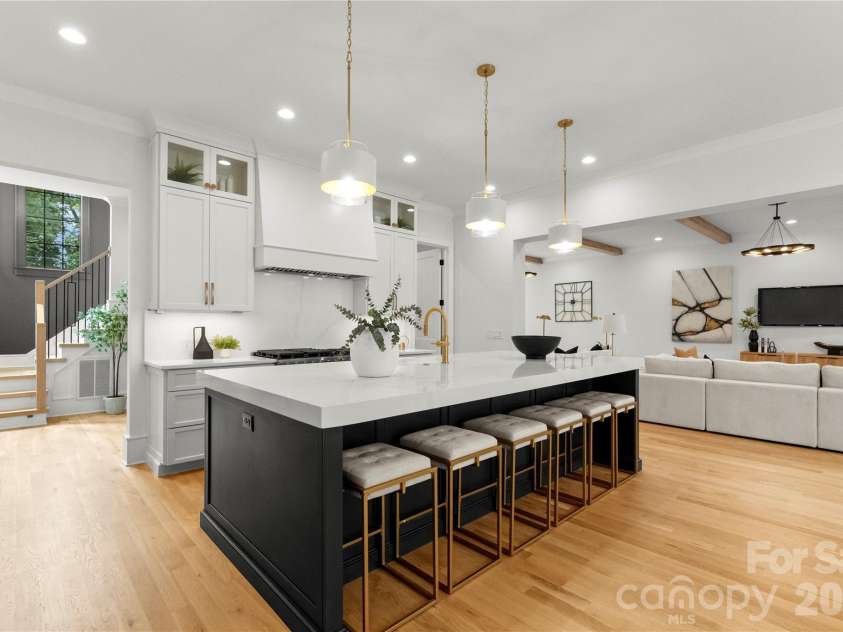 4142 Pineview Road, Charlotte, NC 28211.  MLS# CAR4384972, YatesRealty ID 25498. Oversized middle island