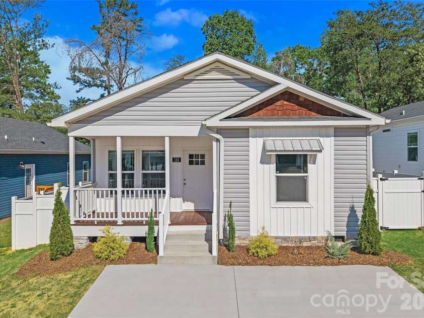 123 Bellamy Road, Asheville, NC 28806.  MLS# CAR4386211, YatesRealty ID 25499. 