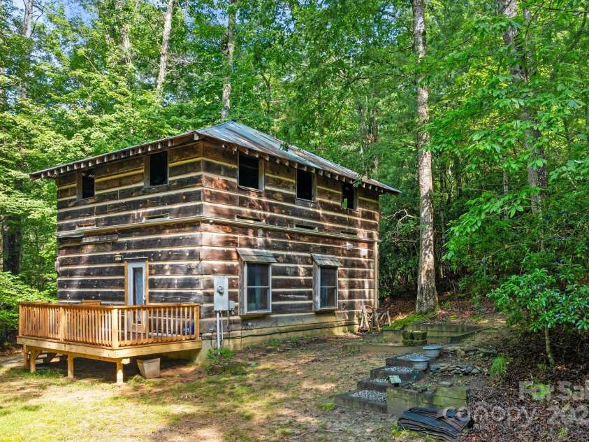 118 Blossom Road, Brevard, NC 28712.  MLS# CAR4289318, YatesRealty ID 255. 