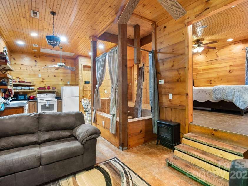 118 Blossom Road, Brevard, NC 28712.  MLS# CAR4289318, YatesRealty ID 255. 