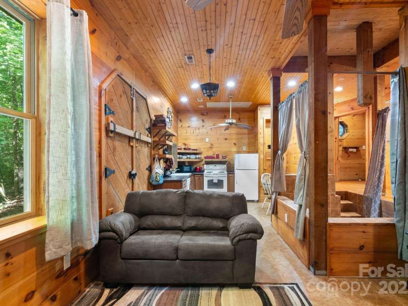 118 Blossom Road, Brevard, NC 28712.  MLS# CAR4289318, YatesRealty ID 255. 