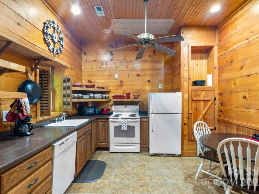 118 Blossom Road, Brevard, NC 28712.  MLS# CAR4289318, YatesRealty ID 255. 