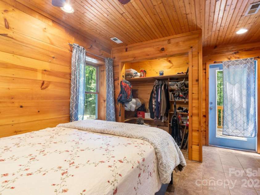 118 Blossom Road, Brevard, NC 28712.  MLS# CAR4289318, YatesRealty ID 255. 