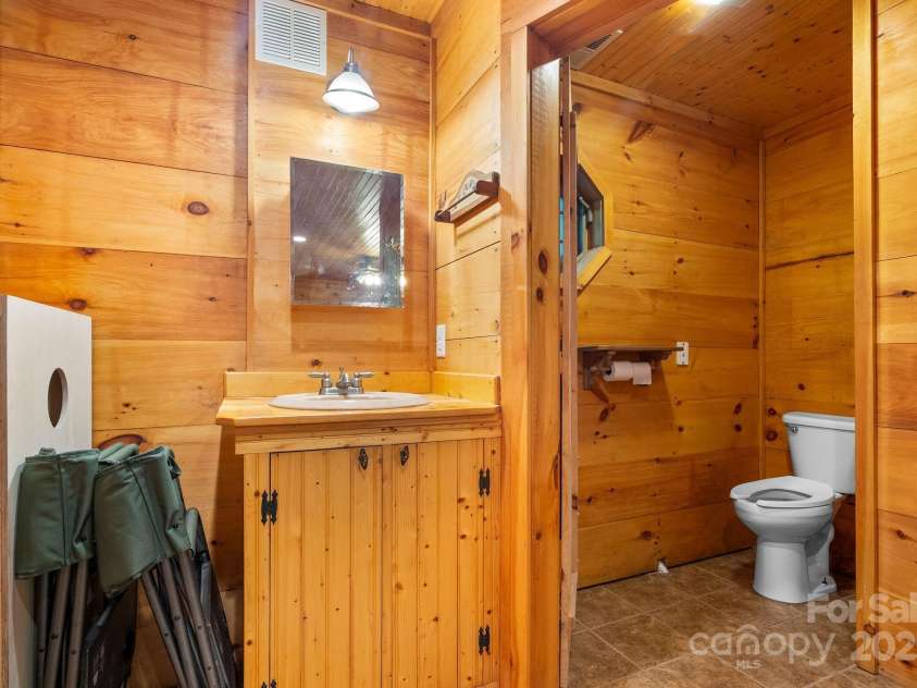 118 Blossom Road, Brevard, NC 28712.  MLS# CAR4289318, YatesRealty ID 255. 