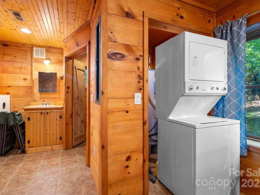 118 Blossom Road, Brevard, NC 28712.  MLS# CAR4289318, YatesRealty ID 255. 