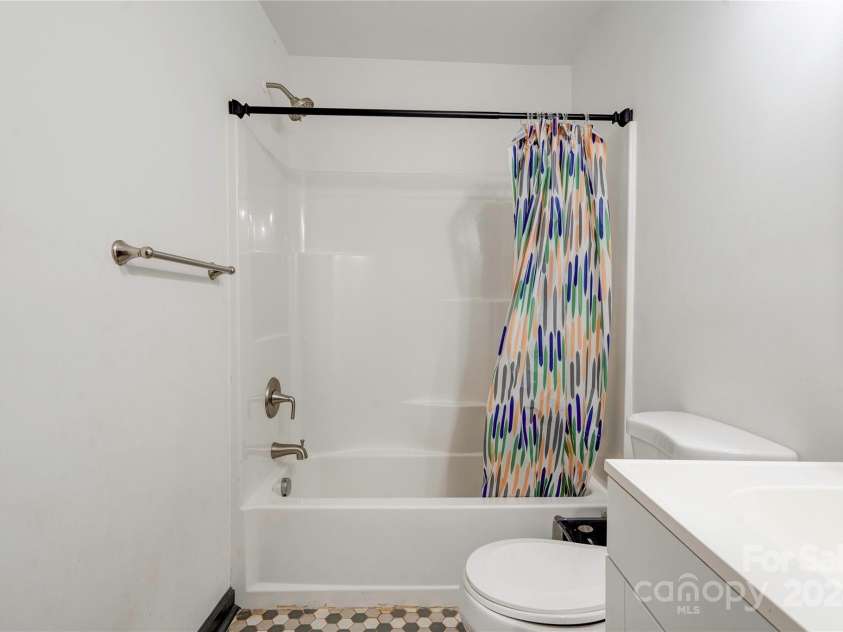 710 Elm Street, Shelby, NC 28150.  MLS# CAR4197585, YatesRealty ID 255. Bathroom