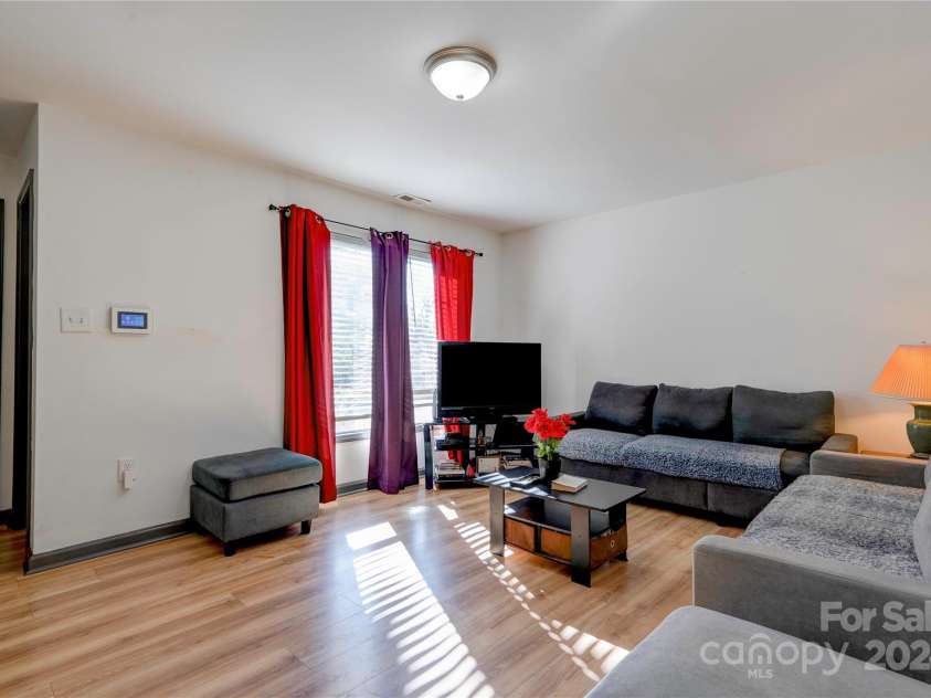 710 Elm Street, Shelby, NC 28150.  MLS# CAR4197585, YatesRealty ID 255. Living Room