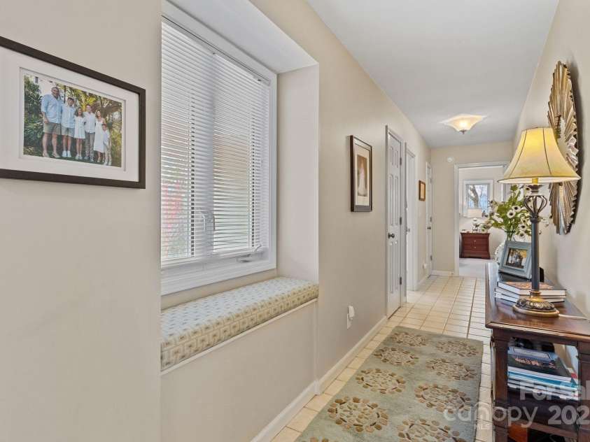 17 Sweetwater Oaks Drive, Fletcher, NC 28732.  MLS# CAR4233584, YatesRealty ID 2550. Foyer