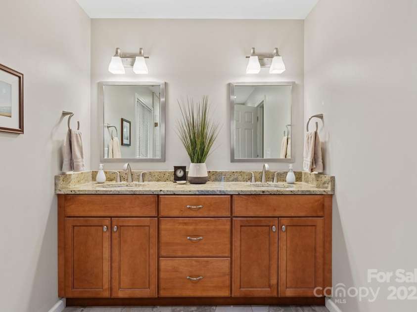 17 Sweetwater Oaks Drive, Fletcher, NC 28732.  MLS# CAR4233584, YatesRealty ID 2550. Primary Bathroom