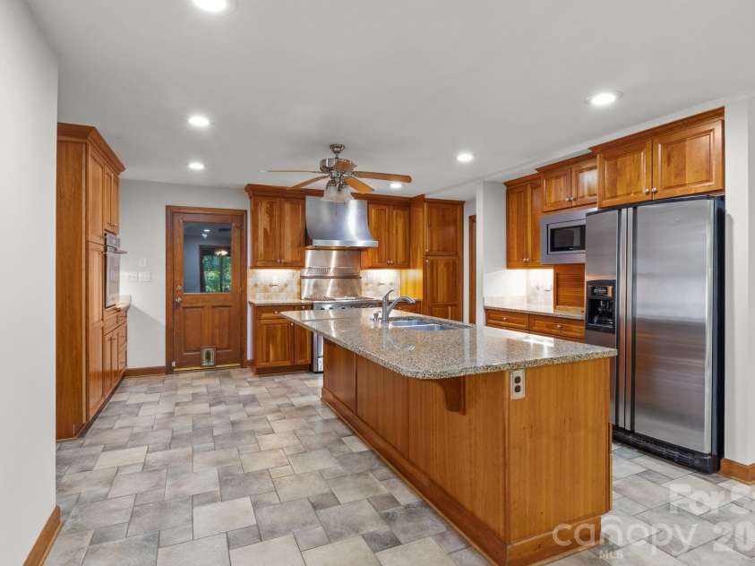 19322 Yachtman Drive, Cornelius, NC 28031.  MLS# CAR4349479, YatesRealty ID 2550. 