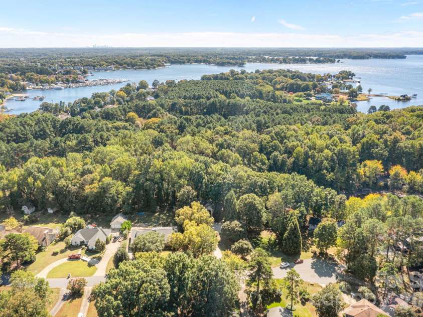 19322 Yachtman Drive, Cornelius, NC 28031.  MLS# CAR4349479, YatesRealty ID 2550. 