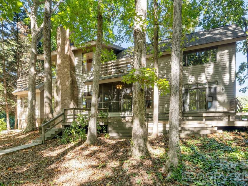 19322 Yachtman Drive, Cornelius, NC 28031.  MLS# CAR4349479, YatesRealty ID 2550. Wooded back yard!