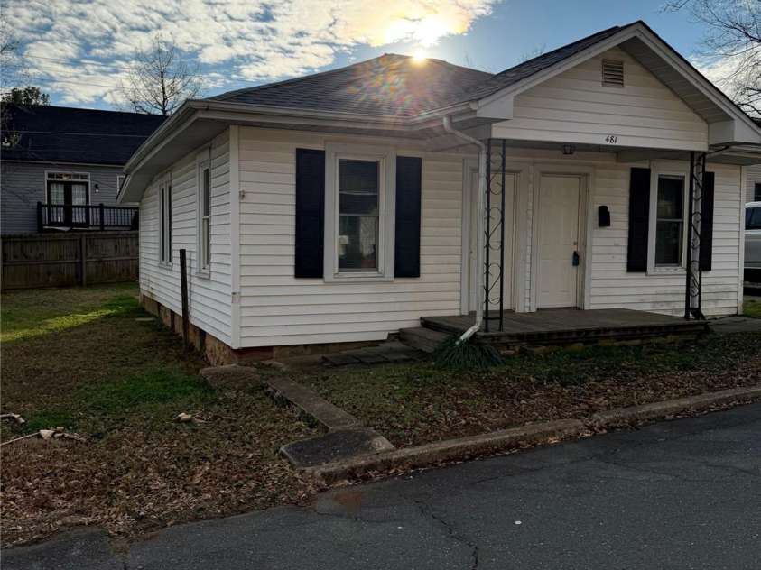 481 Lincoln Street, Cramerton, NC 28032.  MLS# CAR4338230, YatesRealty ID 2550. 