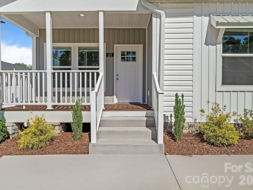 121 Bellamy Road, Asheville, NC 28806.  MLS# CAR4386145, YatesRealty ID 25500. 