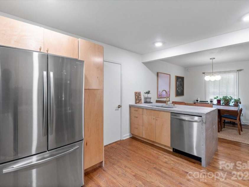 1344 Shannonhouse Drive, Charlotte, NC 28215.  MLS# CAR4265723, YatesRealty ID 25501. 